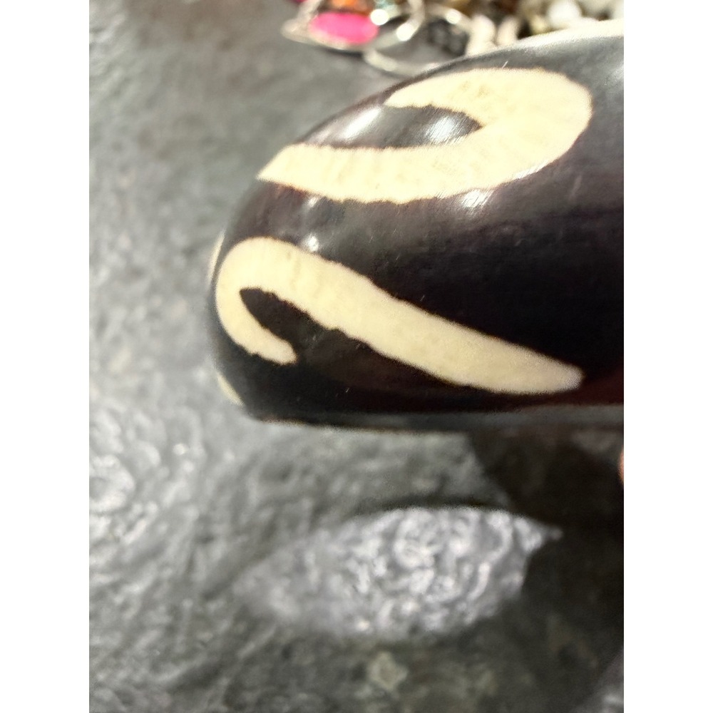 Vintage 70s Boho Chunky Wood Bangle Bracelet Dark Coconut Husk Wavy Inlay Brown - Picture 2 of 4